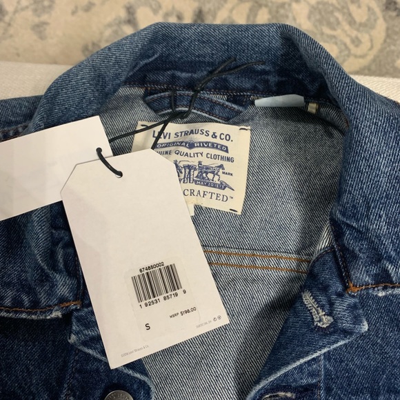 (NWT) Levi Jeans Distressed Denim Jacket - Picture 3 of 5